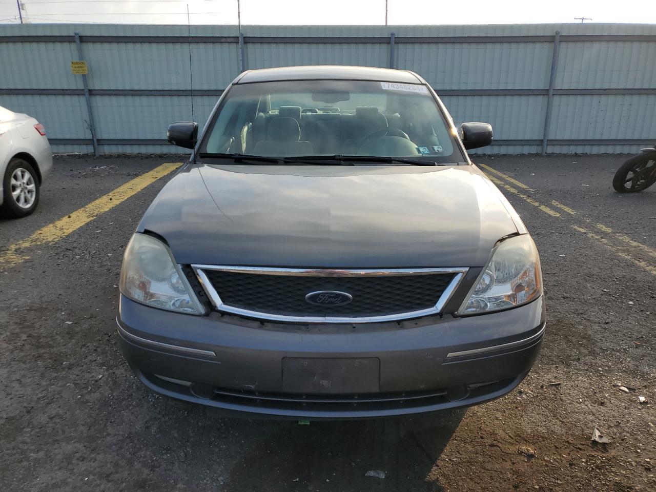 Lot #3033236837 2005 FORD FIVE HUNDR