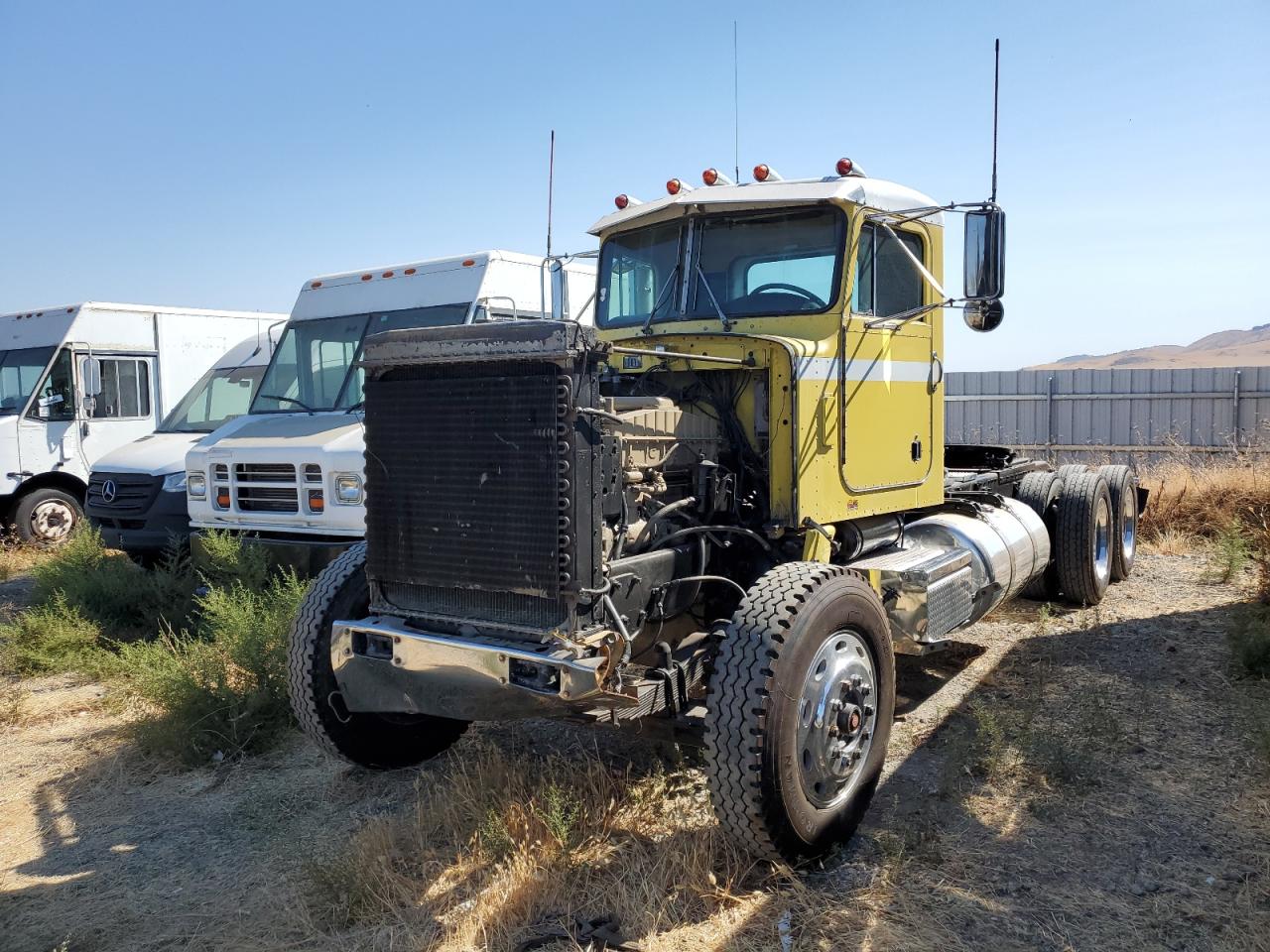 Lot #2937932830 1985 PETERBILT 359