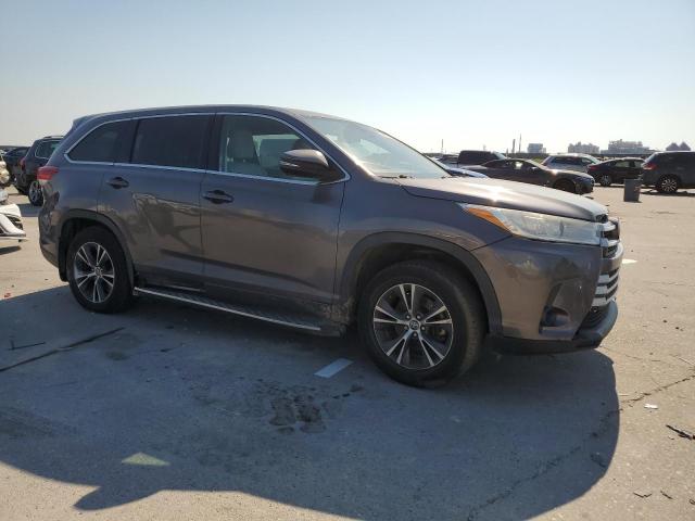 VIN 5TDZARFH8JS040377 2018 Toyota Highlander, LE no.4