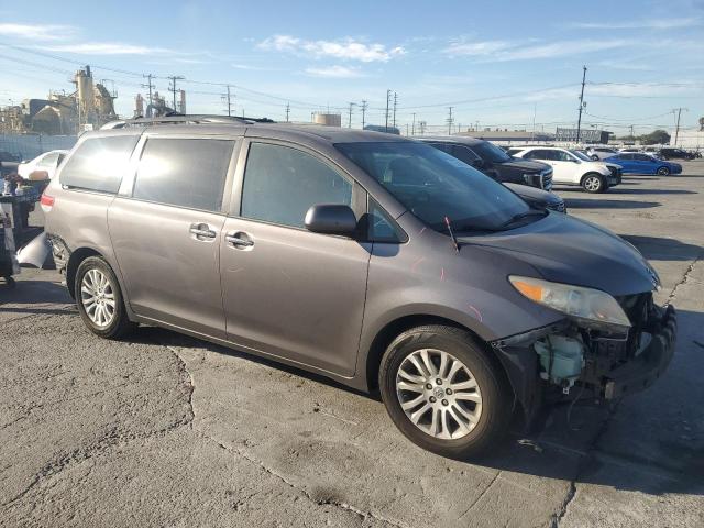 VIN 5TDYK3DC3DS331032 2013 Toyota Sienna, Xle no.4