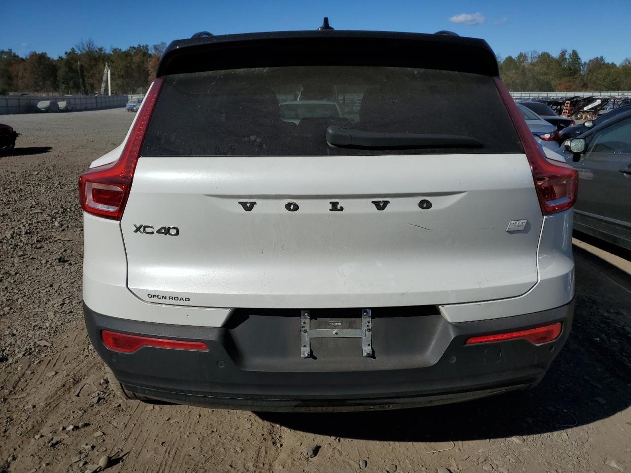 Lot #2940539467 2022 VOLVO XC40 P8 RE