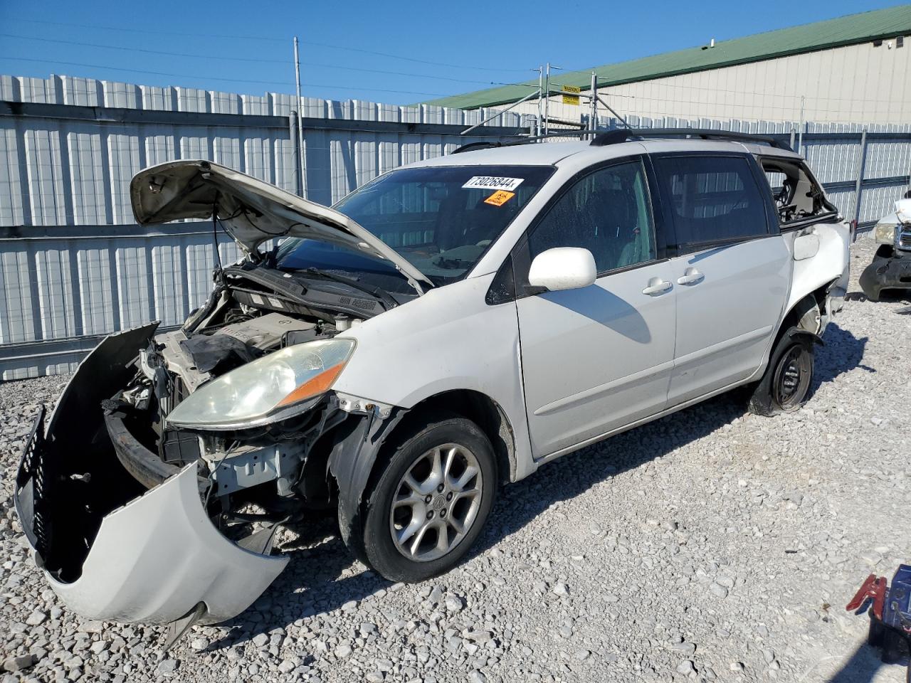  Salvage Toyota Sienna