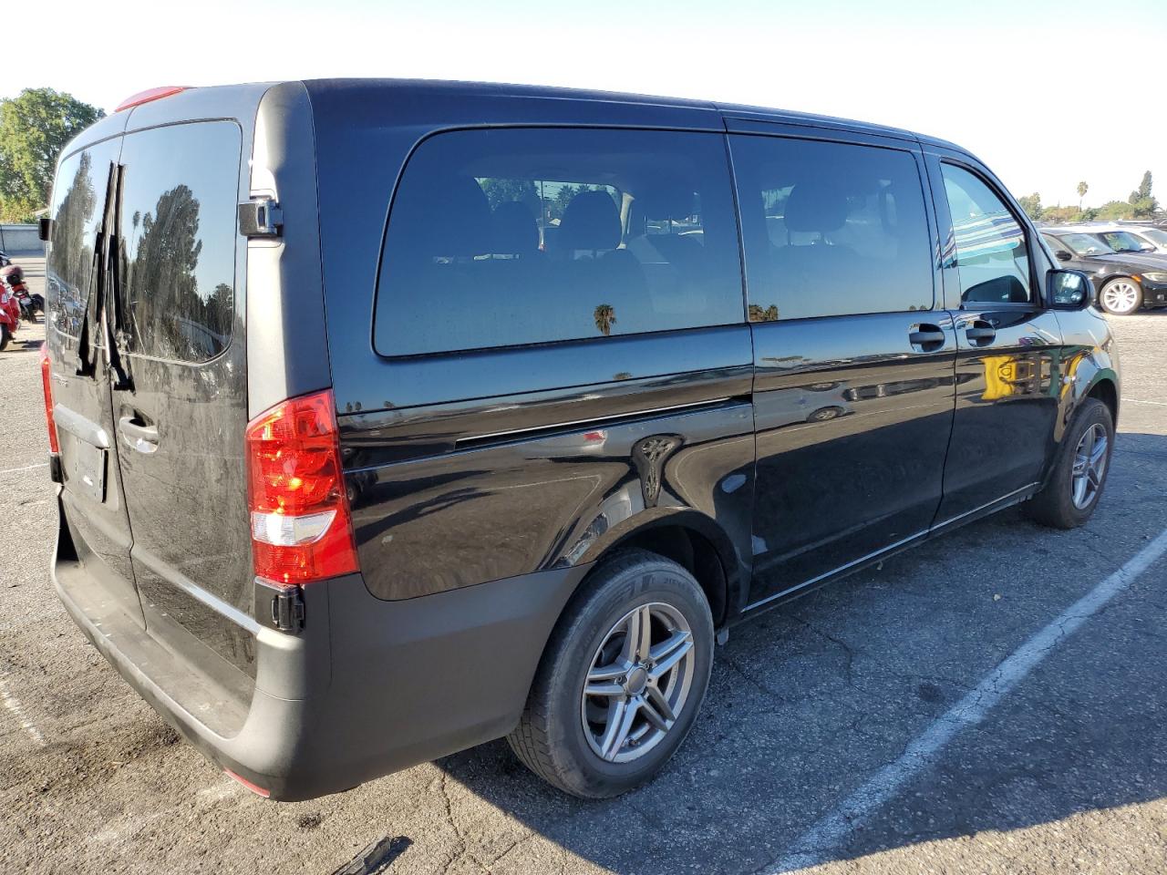 Lot #2996161418 2019 MERCEDES-BENZ METRIS