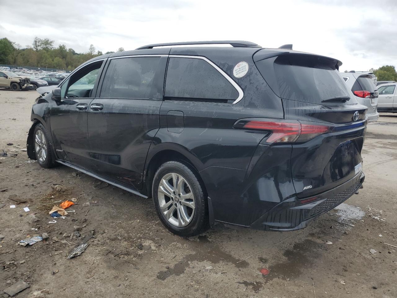 Lot #2972408511 2021 TOYOTA SIENNA XSE