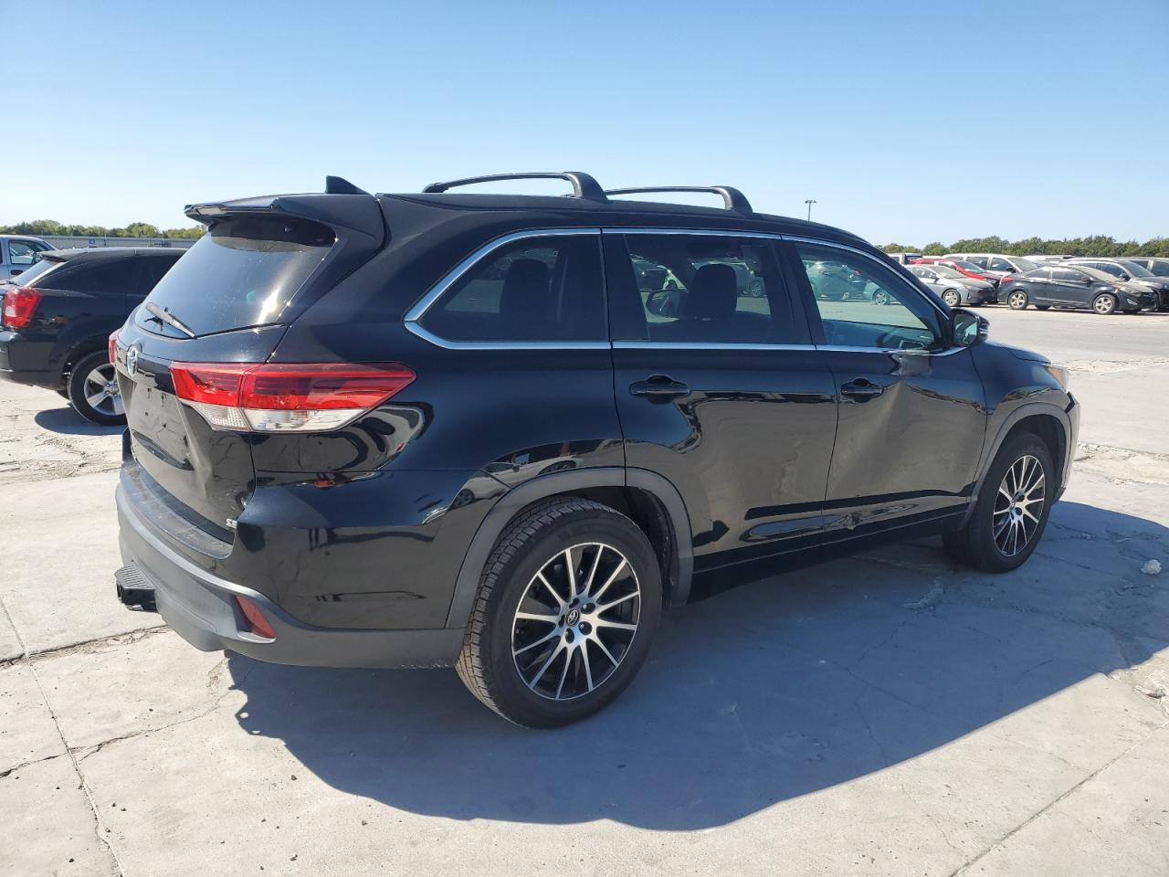 Lot #2923206080 2018 TOYOTA HIGHLANDER