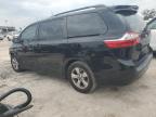 TOYOTA SIENNA LE снимка