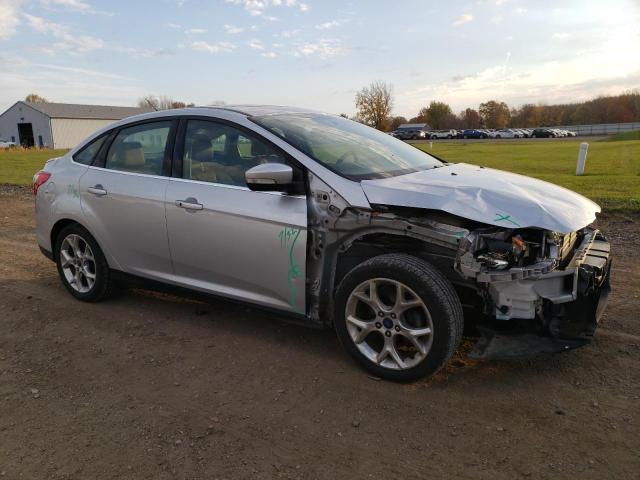 VIN 1FADP3J21EL404581 2014 Ford Focus, Titanium no.4