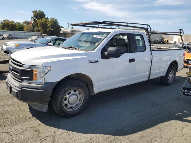 VIN 1FTFX1CG1JKC26302 2018 Ford F-150, Super Cab no.1