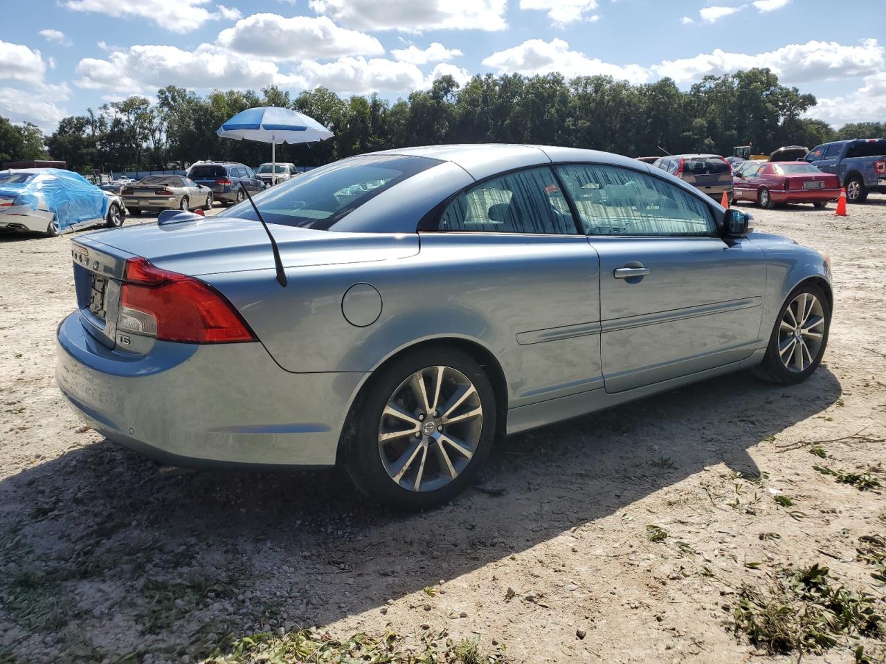 Lot #2955321514 2012 VOLVO C70 T5