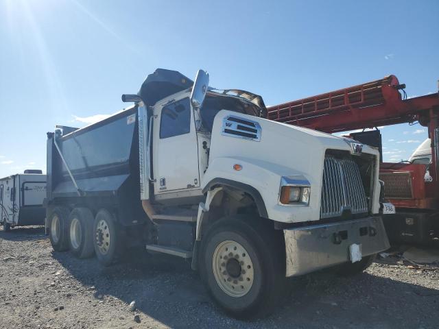 WESTERN STAR/AUTO CAR CONVENTION 2017 white  diesel 5KKMAVDV9HPJE6265 photo #1