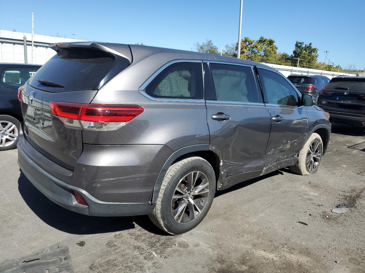 Lot #3027011766 2017 TOYOTA HIGHLANDER