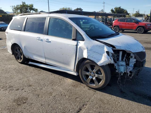 VIN 5TDXZ3DC5HS805429 2017 Toyota Sienna, SE no.4