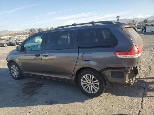 VIN 5TDYK3DC3DS331032 2013 Toyota Sienna, Xle no.2