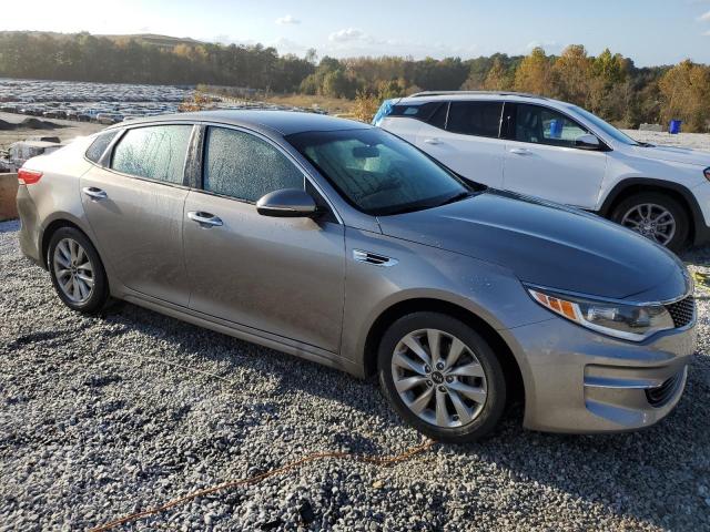 VIN 5XXGT4L33HG132229 2017 KIA Optima, LX no.4