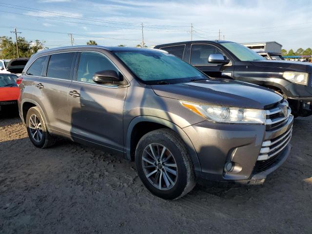 VIN 5TDKZRFH1HS190528 2017 Toyota Highlander, SE no.4