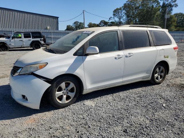 TOYOTA SIENNA LE