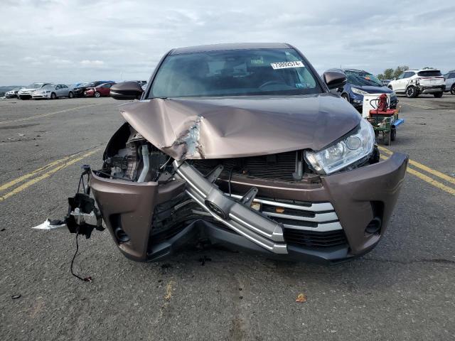 VIN 5TDBZRFH1JS856101 2018 Toyota Highlander, LE no.5