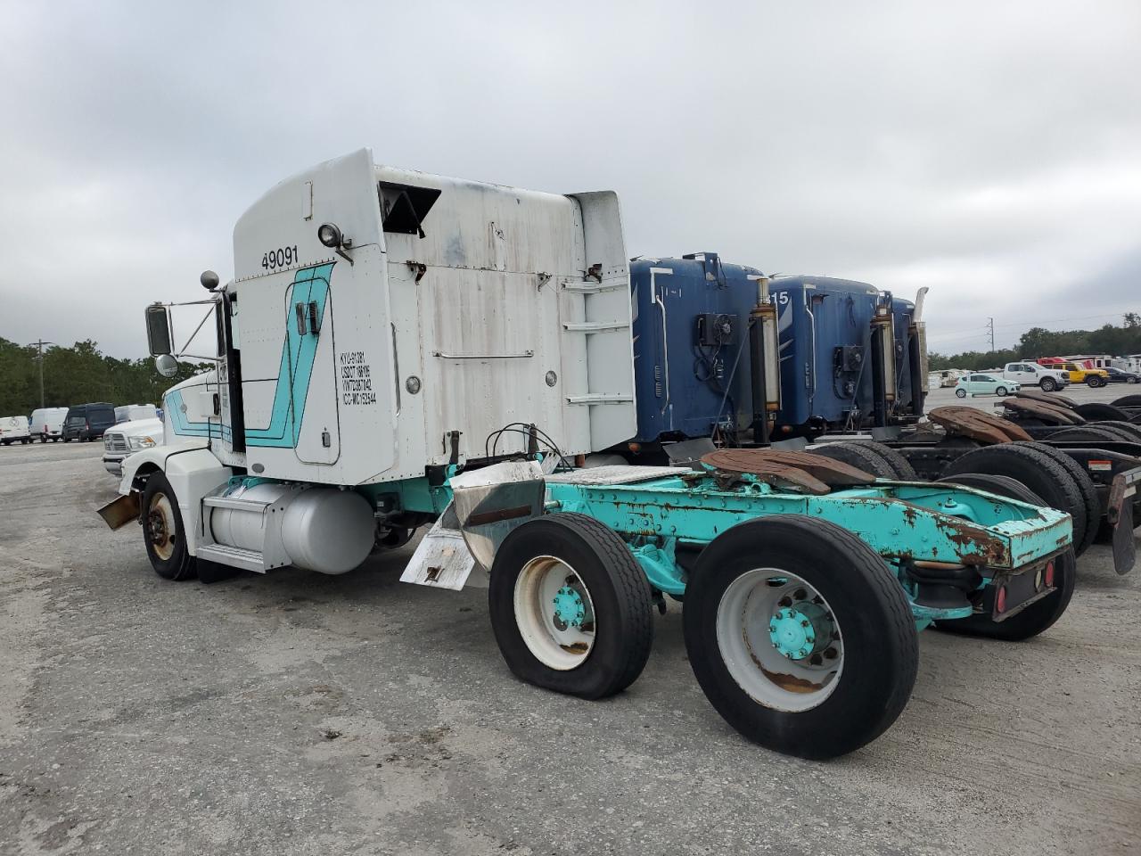 Lot #2944832620 1996 PETERBILT 377