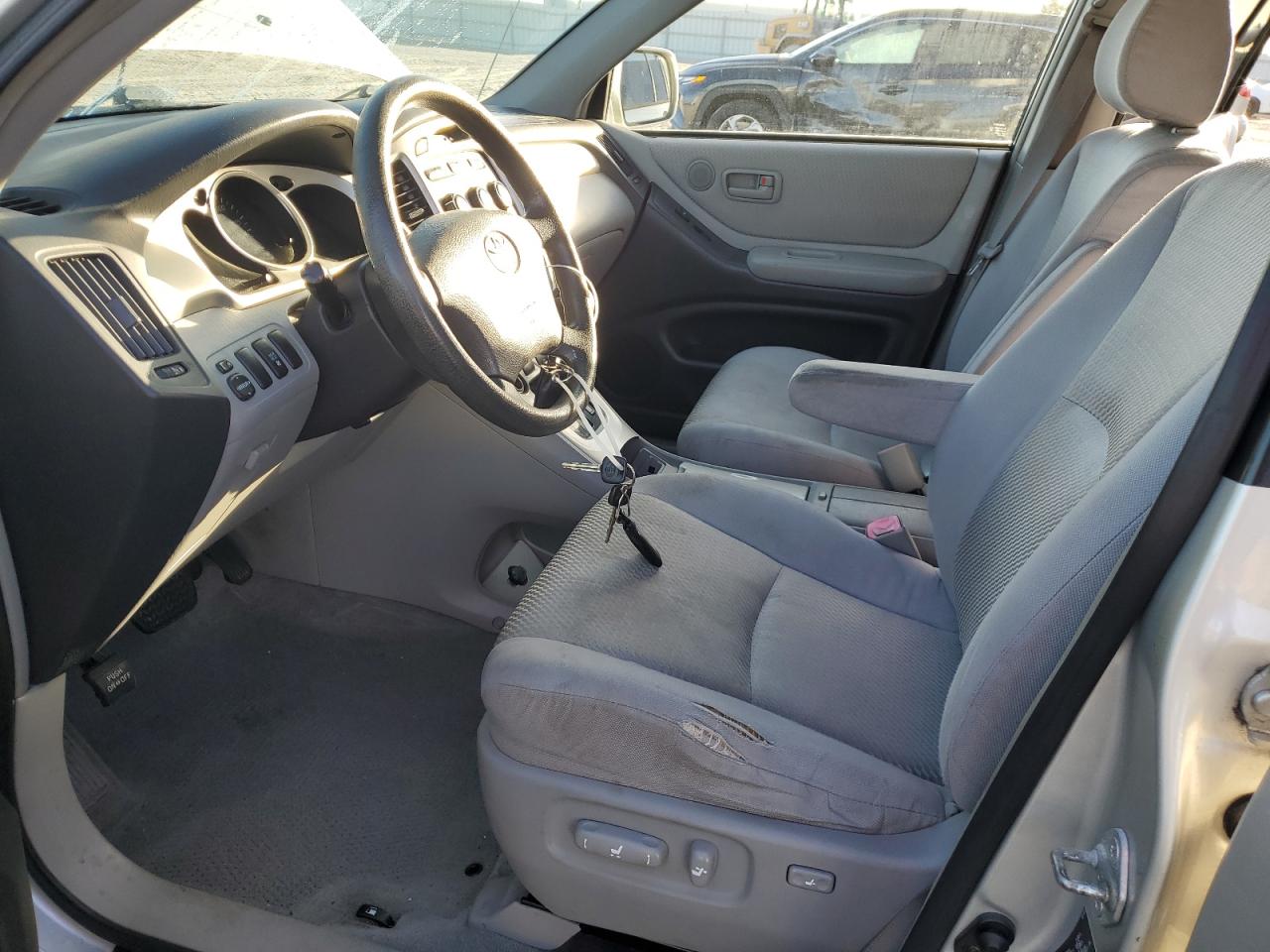 Lot #2940395163 2004 TOYOTA HIGHLANDER