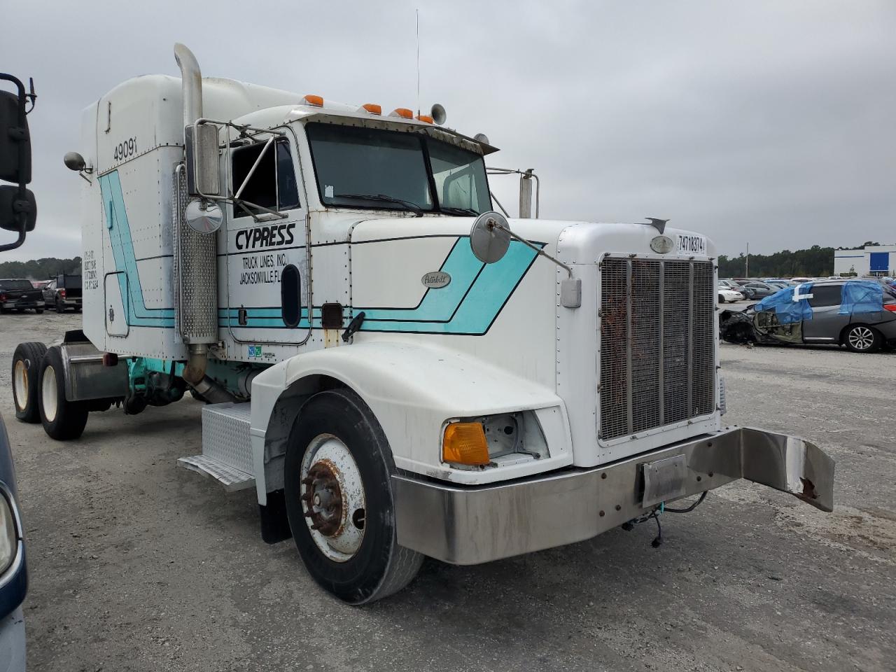 Lot #2944832620 1996 PETERBILT 377