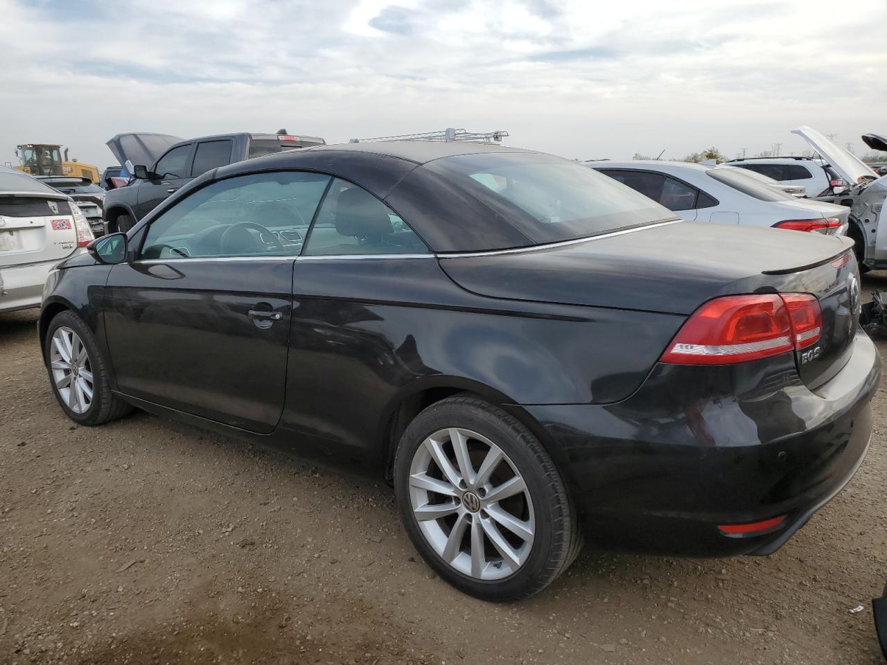 Lot #2945116680 2015 VOLKSWAGEN EOS KOMFOR