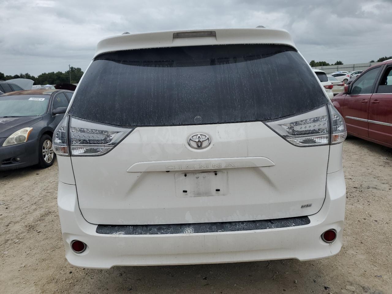 Lot #2989300275 2017 TOYOTA SIENNA SE