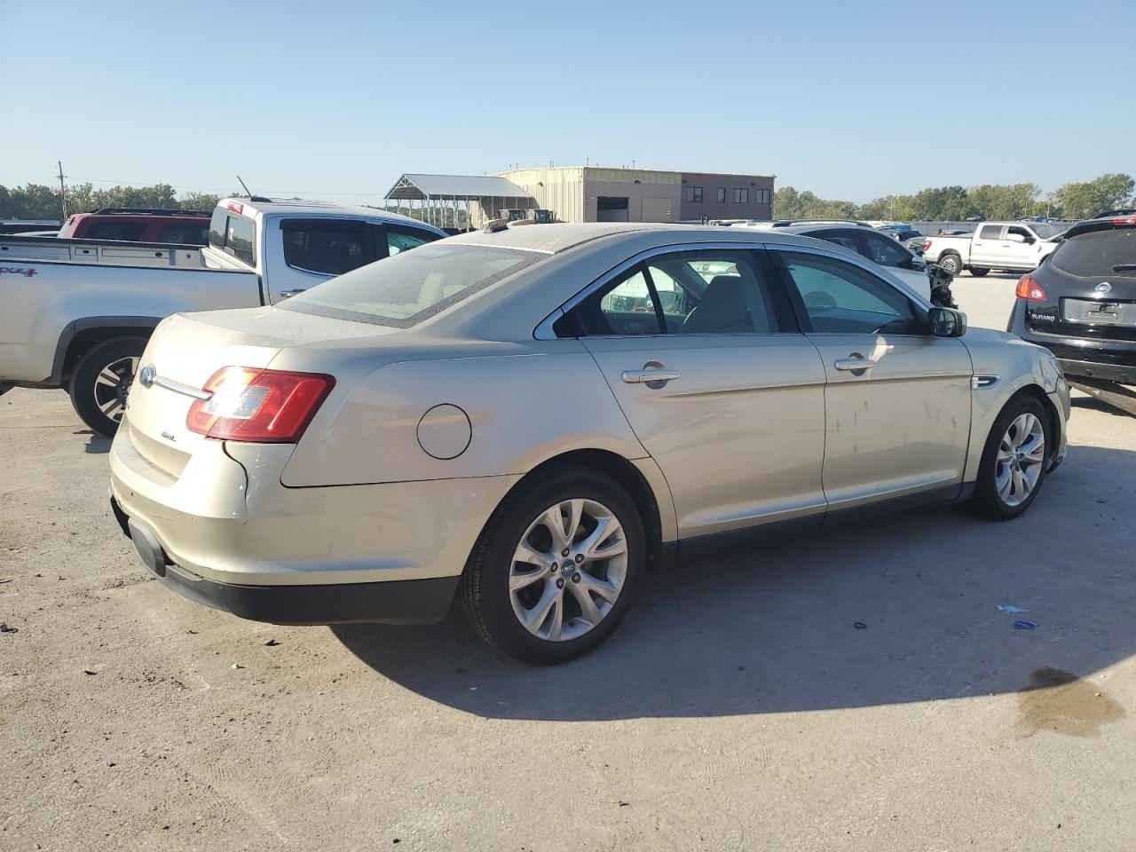 Lot #2910032825 2010 FORD TAURUS SEL