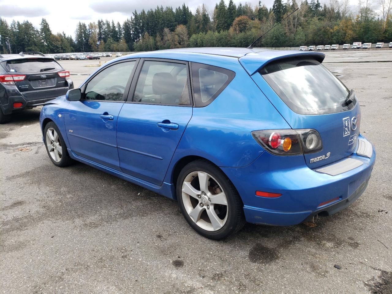 Lot #2943335732 2005 MAZDA 3 HATCHBAC