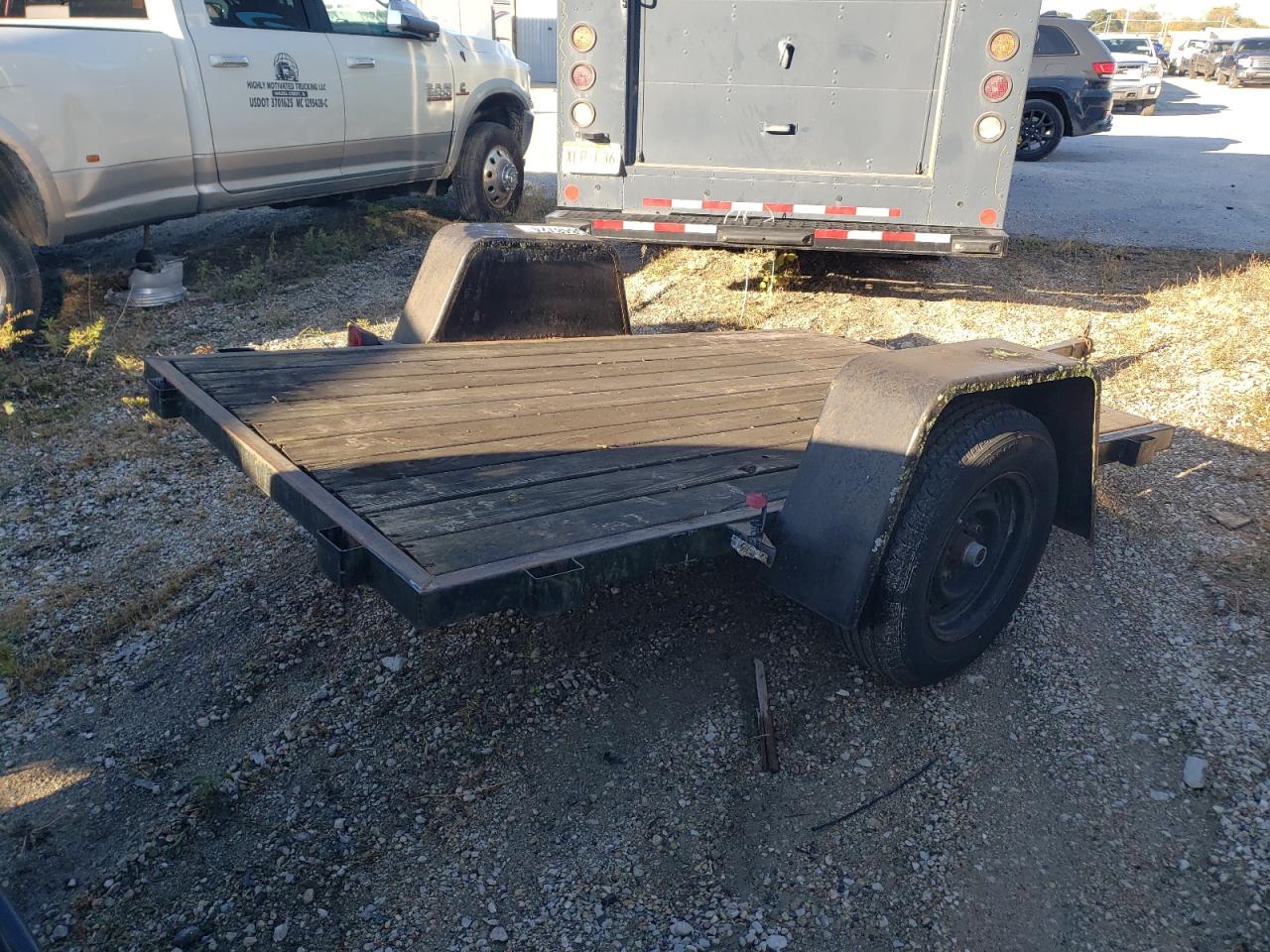 Lot #2938439180 2000 TRAIL KING TRAILER