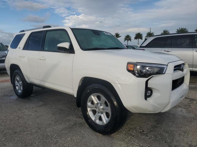 TOYOTA 4RUNNER SR 2023 white  gas JTEEU5JR2P5290464 photo #4