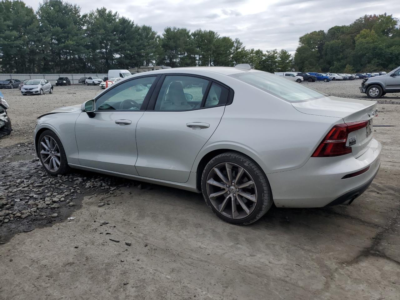 Lot #2943206423 2019 VOLVO S60 T6 MOM