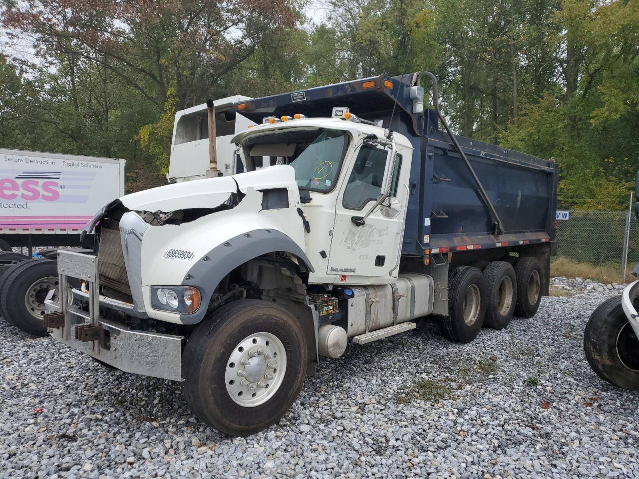 Lot #2919225707 2018 MACK 700 GU700