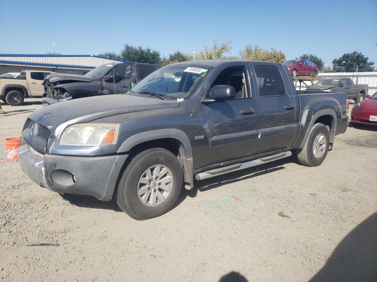 Mitsubishi Raider 2006 NM