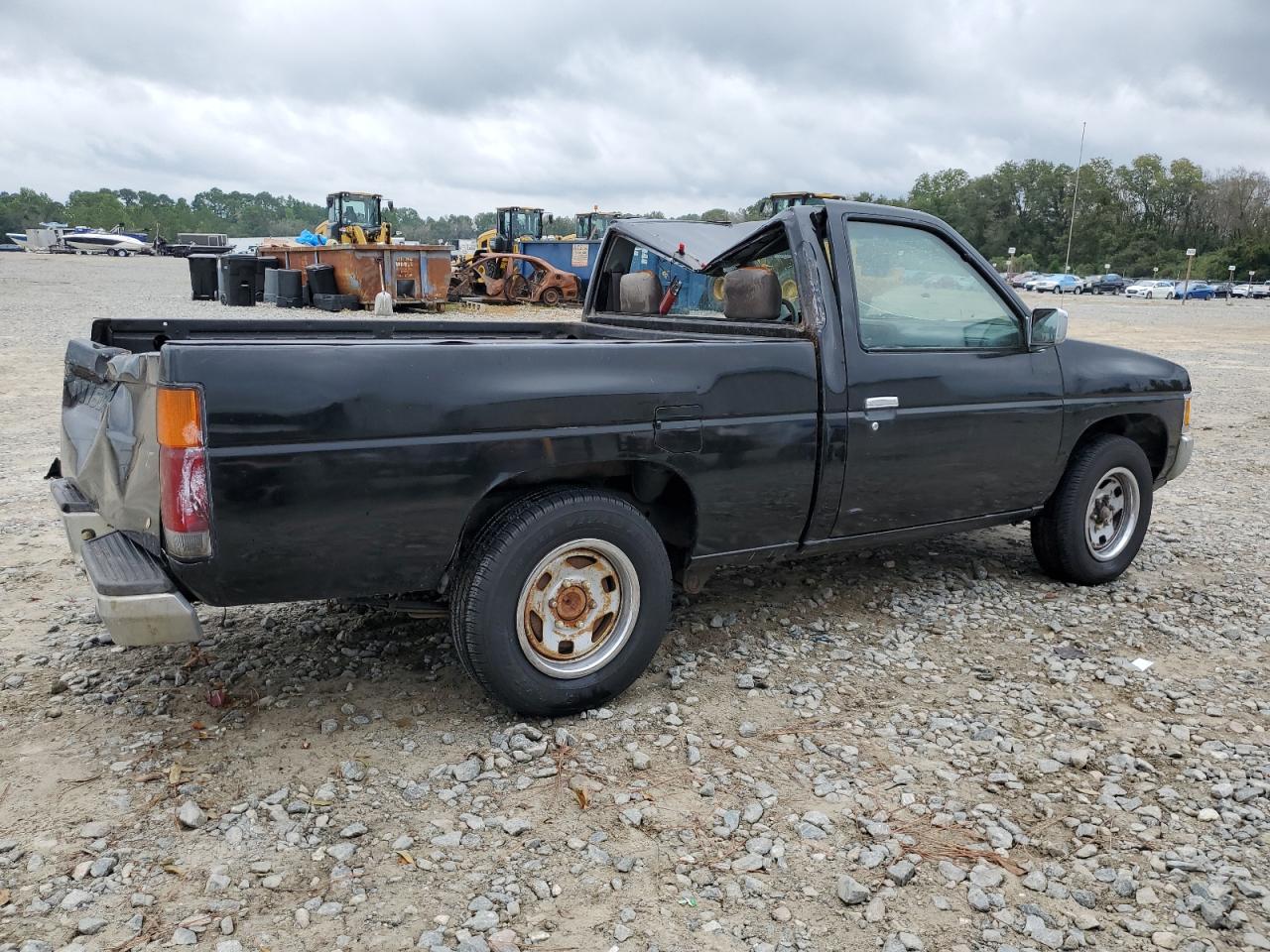 Lot #2935937896 1995 NISSAN TRUCK E/XE