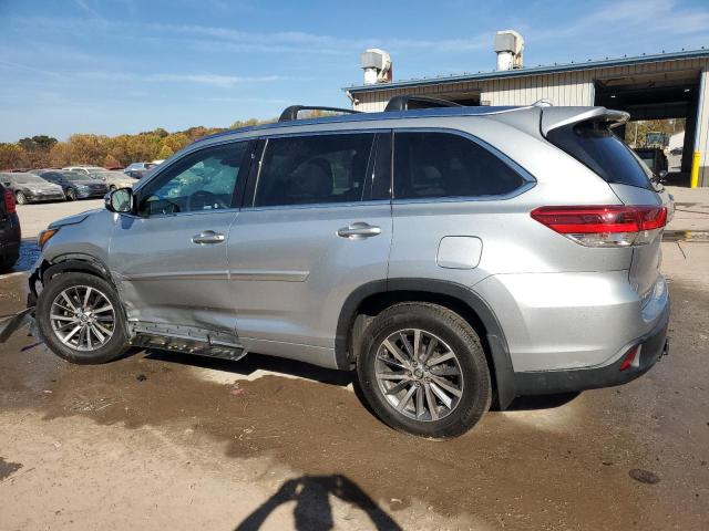 VIN 5TDJZRFH2JS903647 2018 Toyota Highlander, SE no.2