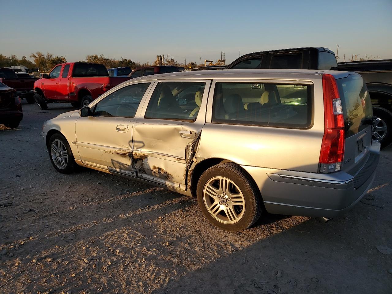 Lot #2943273861 2006 VOLVO V70 2.5T