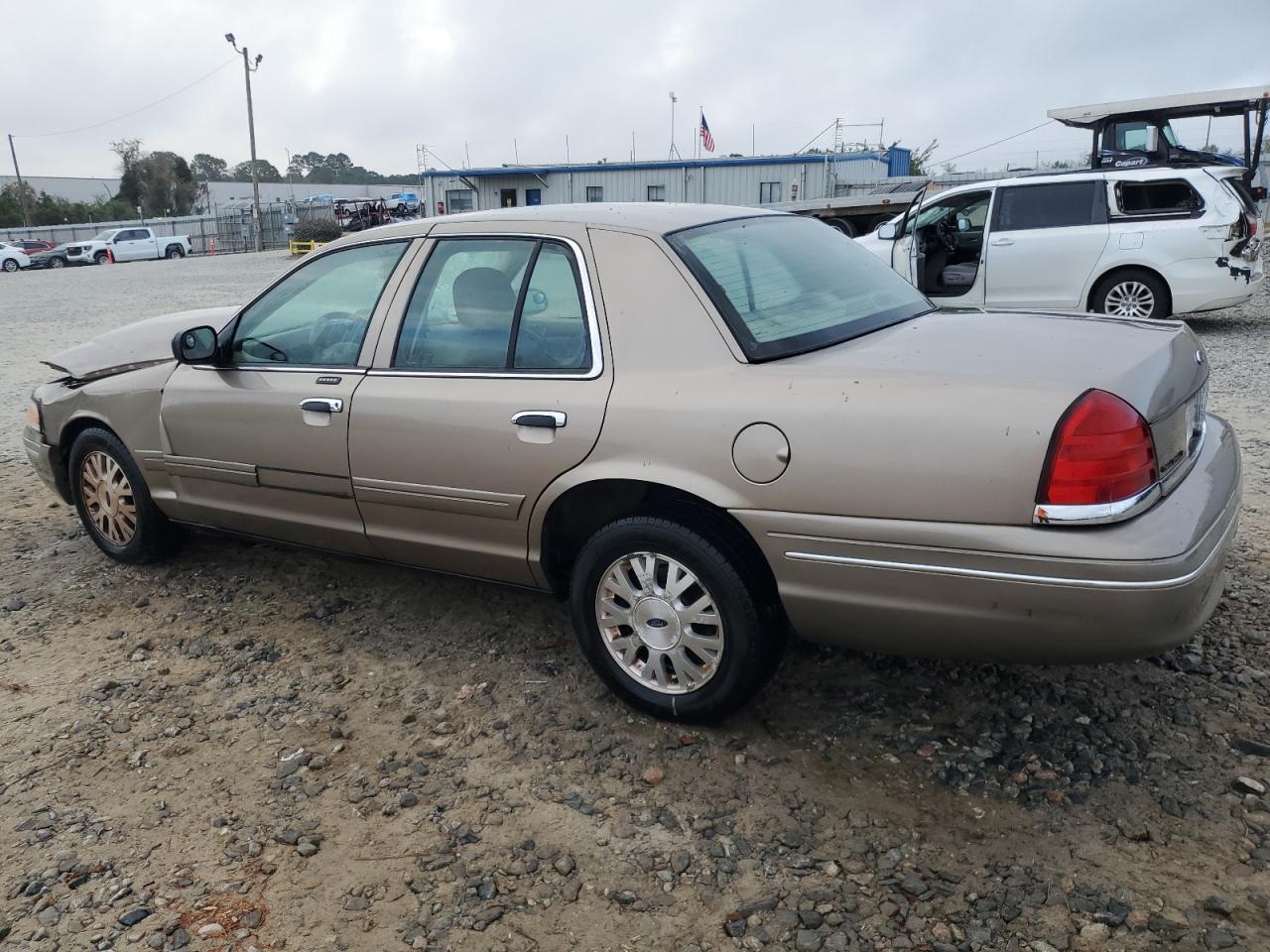 Lot #2945349472 2004 FORD CROWN VICT