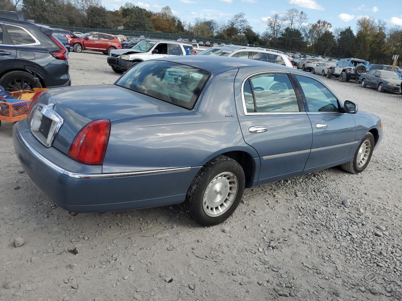 Lot #2952101722 1999 LINCOLN TOWN CAR E