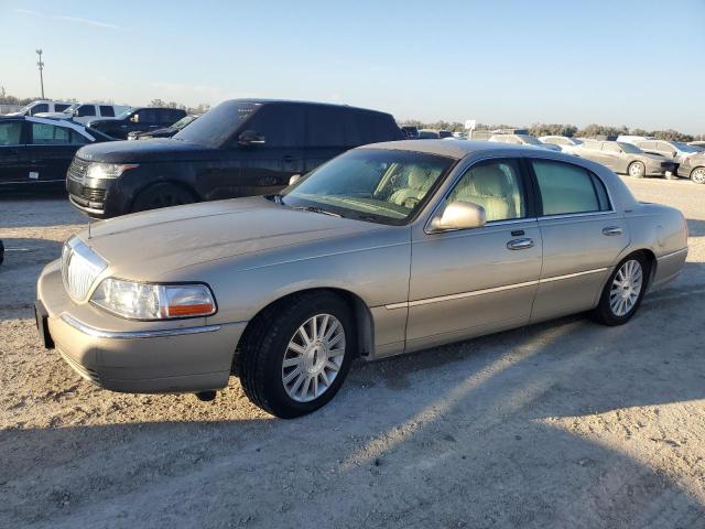 LINCOLN TOWN CAR E 2004 gold  gas 1LNHM81W74Y629461 photo #1