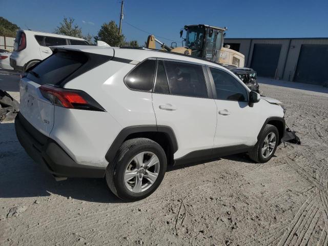 VIN 2T3W1RFV5MC159601 2021 Toyota RAV4, Xle no.3