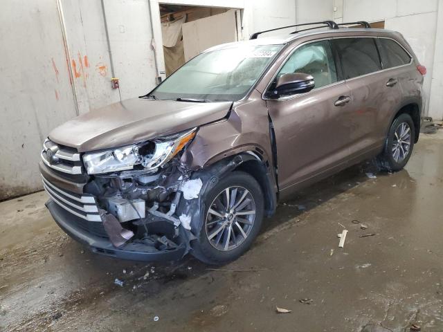 VIN 5TDJZRFH3HS405631 2017 Toyota Highlander, SE no.1