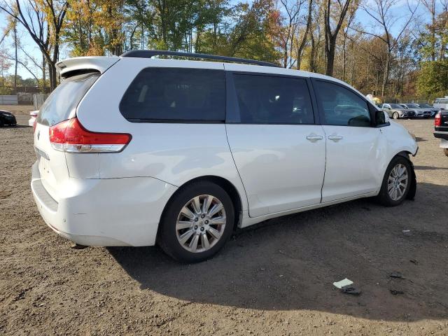 VIN 5TDYK3DC1ES465040 2014 Toyota Sienna, Xle no.3