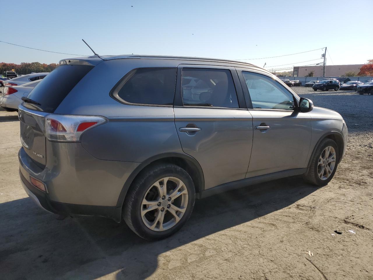 MITSUBISHI OUTLANDER SE