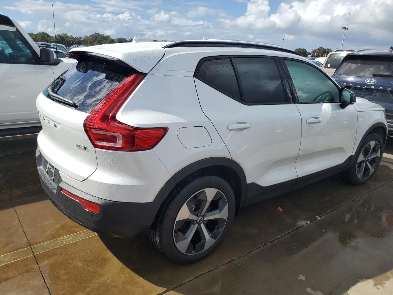 Lot #2990586702 2024 VOLVO XC40 PLUS