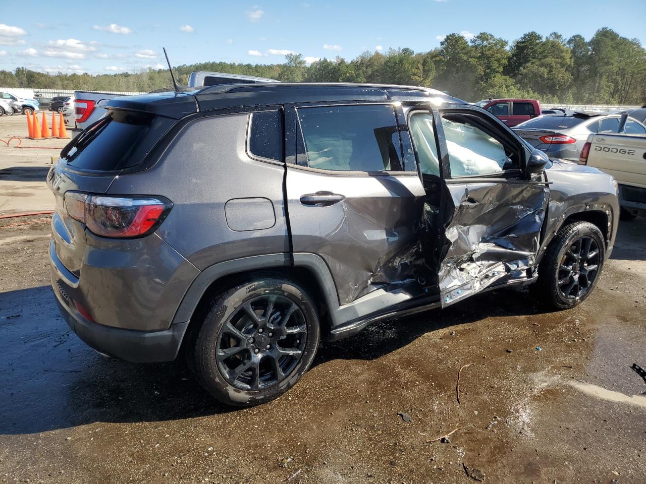 Lot #2979466597 2022 JEEP COMPASS LA