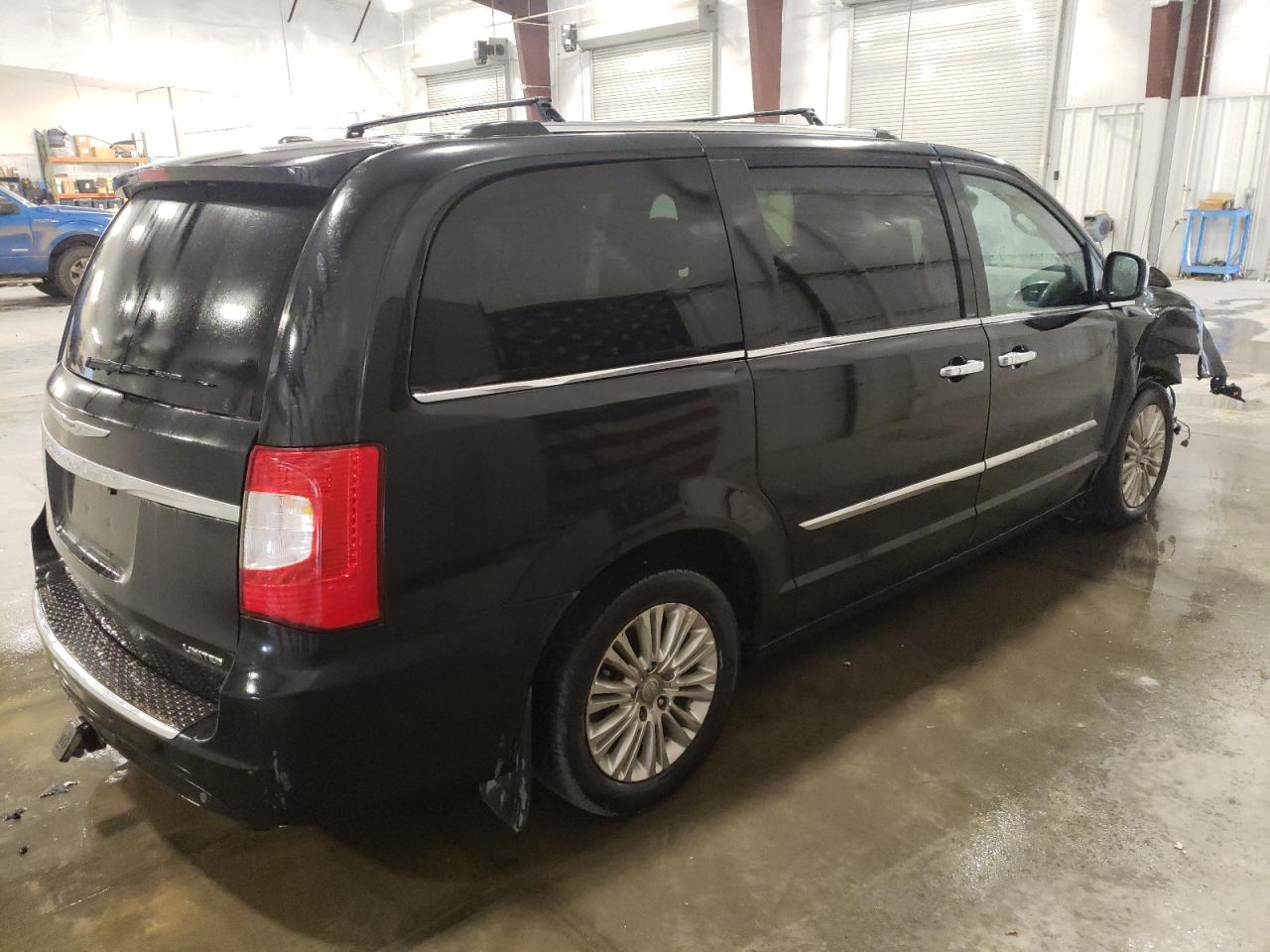 Lot #2989172856 2013 CHRYSLER TOWN & COU