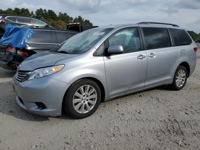 VIN 5TDJK3DC4FS095284 2015 Toyota Sienna, LE no.1