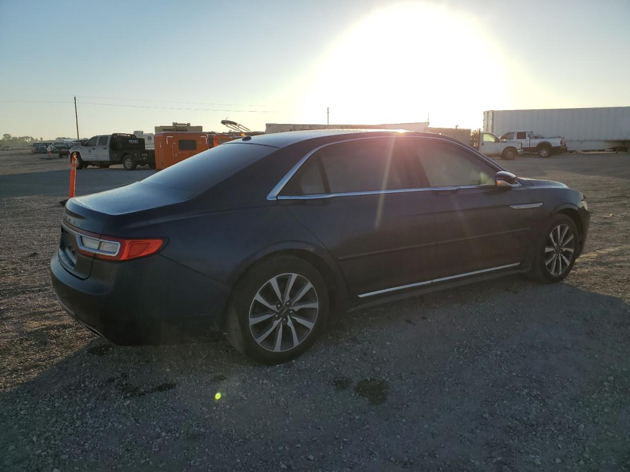 Lot #2955594928 2017 LINCOLN CONTINENTA