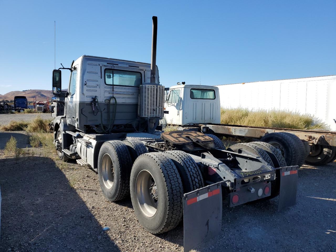 Lot #2945151706 2012 VOLVO VN VNL