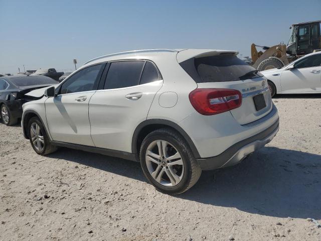 VIN WDCTG4EB8JJ424915 2018 MERCEDES-BENZ GLA-CLASS no.2